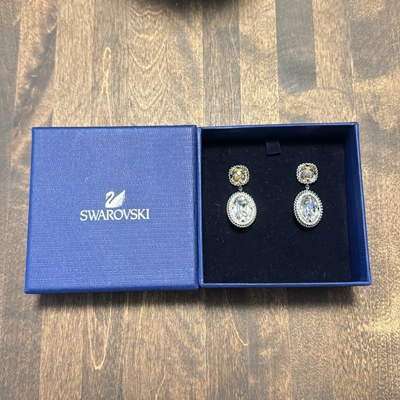 Swarovski Earrings ⭐️HP⭐️ - Picture 2 of 10
